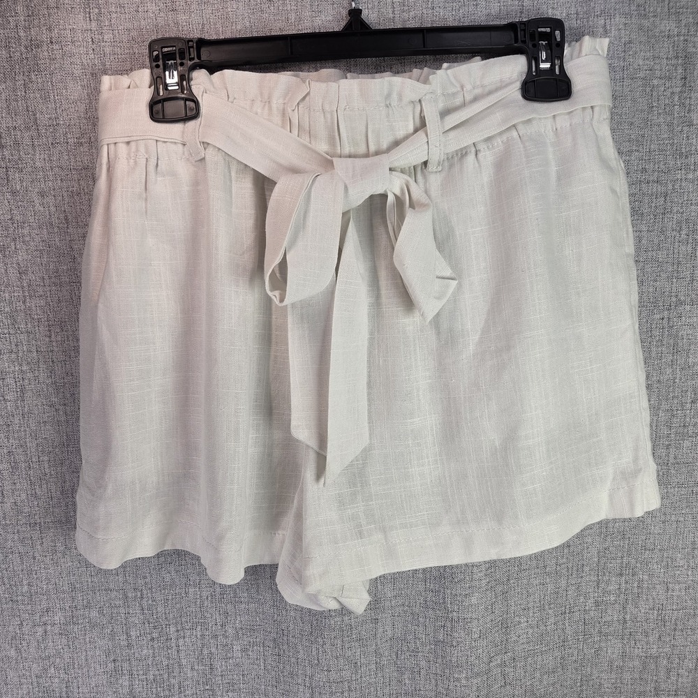 Kiss & Cry Linen Blend Womens White Shorts Pull On Paperbag Large Belt Beach